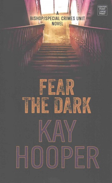 Fear the dark / Kay Hooper.